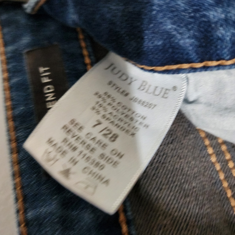 Judy Blue Dark Wash Denim - Picture 4 of 4